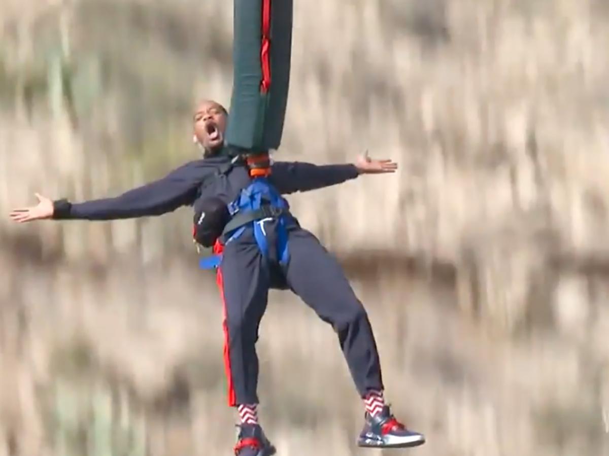 Mừng sinh nhật 50 tuổi “chất” như Will Smith: Nhảy bungee từ máy bay trực thăng ở hẻm núi Grand Canyon