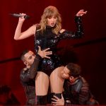 Tour diễn liên tục cháy vé, Taylor Swift tiến dần đến danh hiệu nữ hoàng nhạc pop thế hệ mới