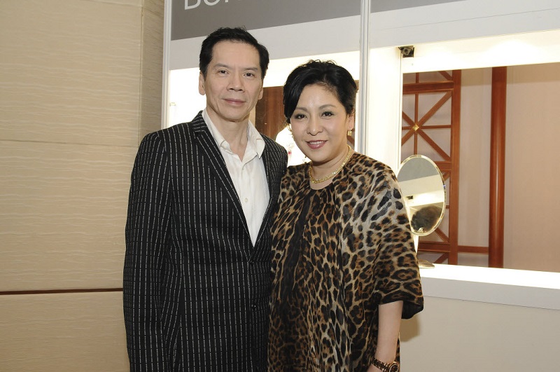 Vợ chồng ông trùm điện ảnh Hong Kong cũng ngán ngẩm trước Trương Bá Chi.