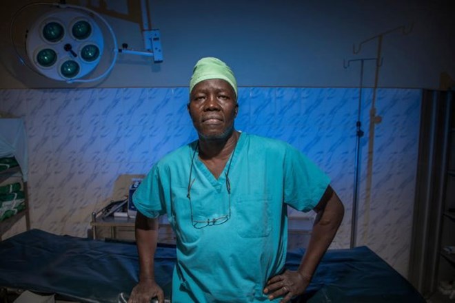 Bác sỹ Nam Sudan và phòng mổ thiếu ánh sáng nhận giải Nansen