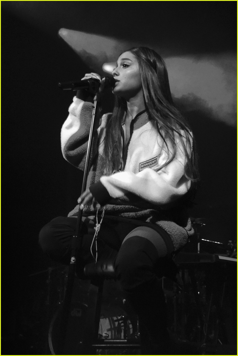 ariana-grande-sweetener-sessions-nyc-august-2018-02-3