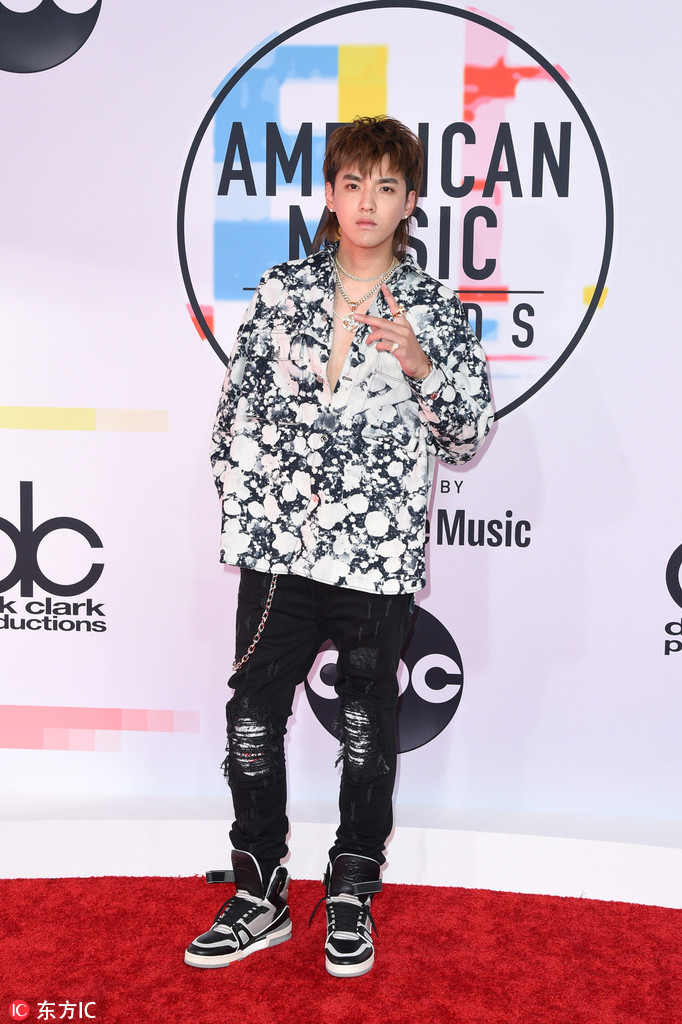 Tiffany Young, NCT 127, & Kris Wu hit the red carpet at the 'AMAs