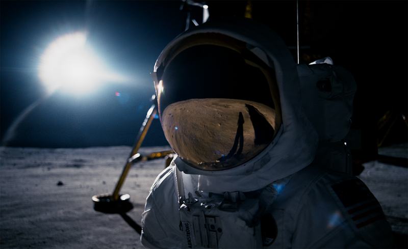 Bước chân đầu tiên của “Neil Armstrong” Ryan Gosling lên Mặt trăng thực chất là… bước chân trên một mỏ đá xám. 