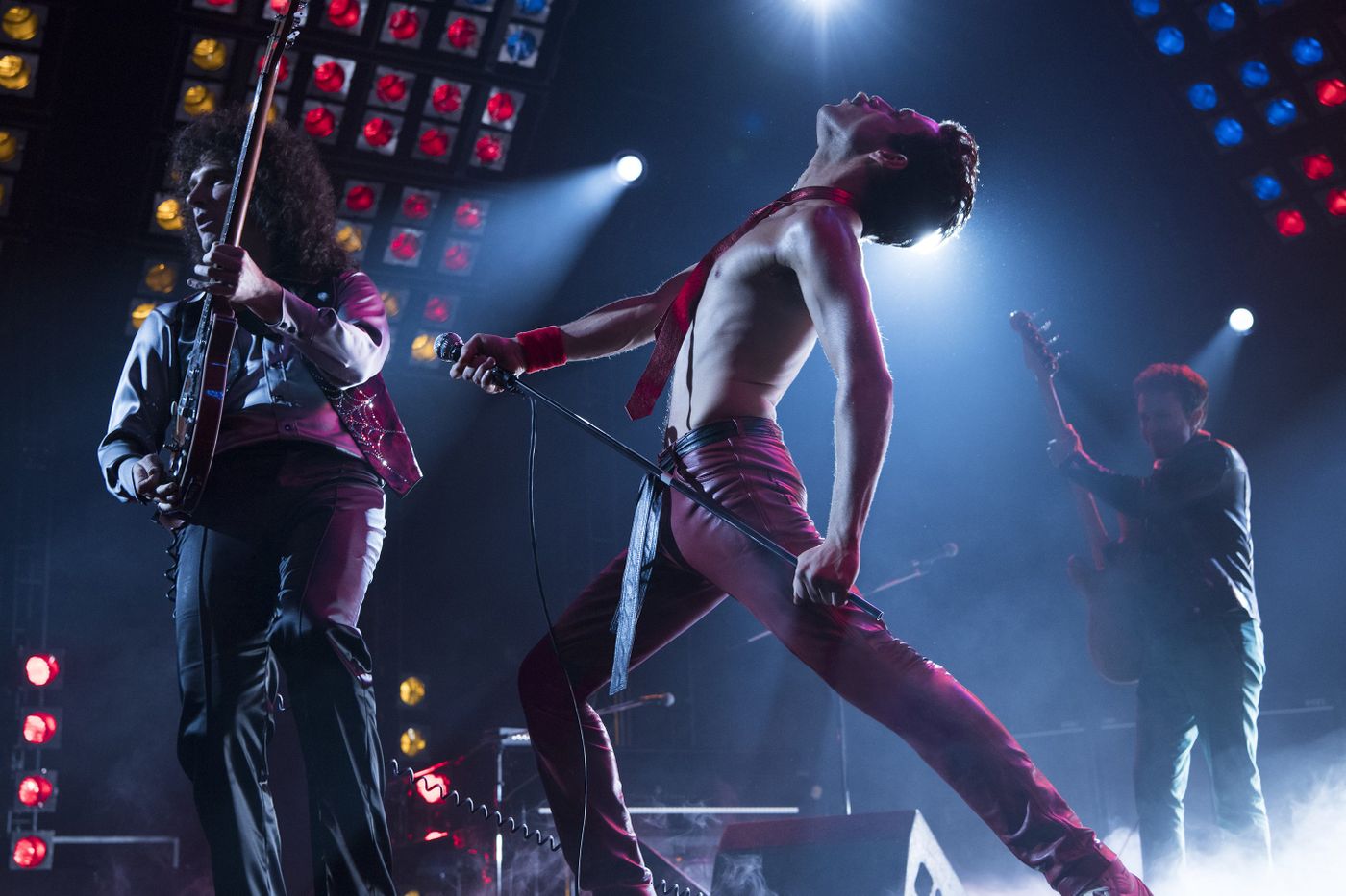 Lạm dụng vấn đề giới tính, “Bohemian Rhapsody” sỉ nhục huyền thoại Freddie Mercury?