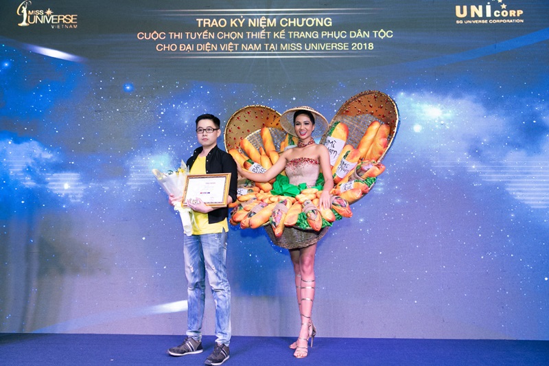 Hoa hậu H'hen Niê và nhà thiết kế Phạm Phước Điền.