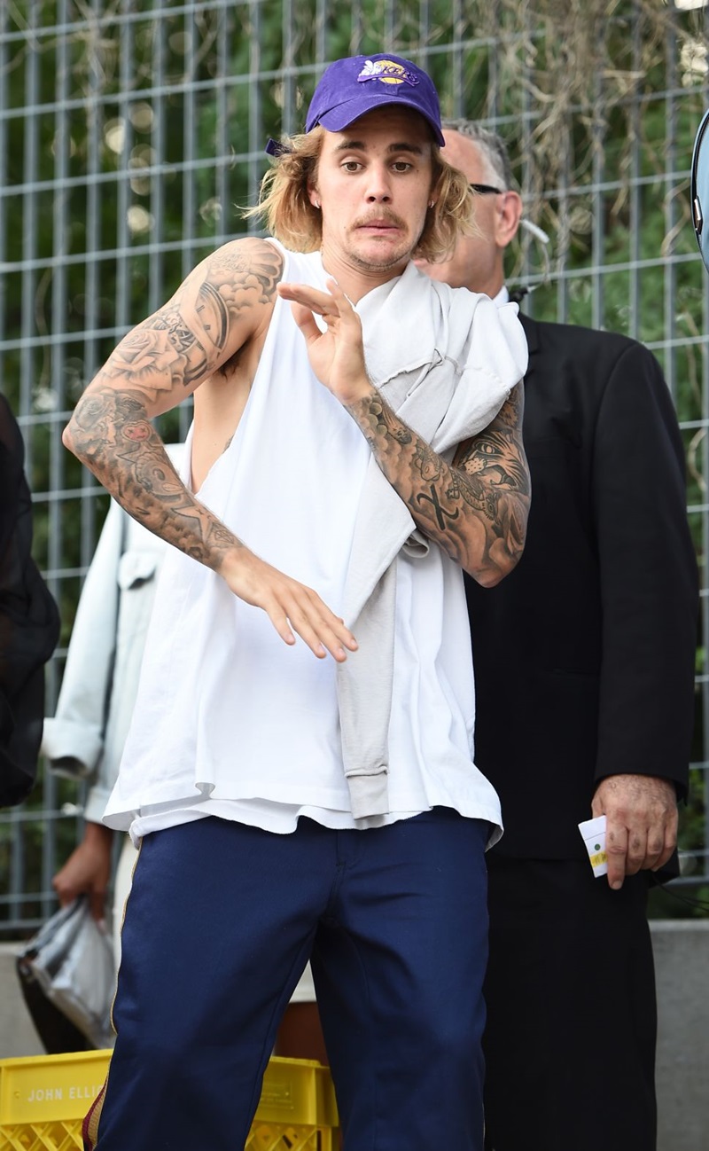 Justin Bieber - Hailey Baldwin chụp ảnh nội y nóng bỏng sau lễ cưới -  SaoExpress