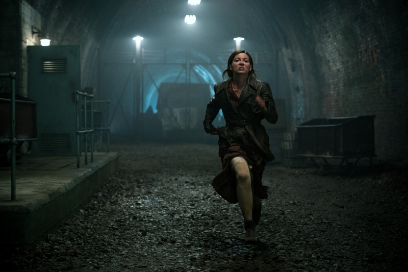 Bối cảnh trong phim chủ yếu diễn ra tại các căn phòng và đường hầm tăm tối.