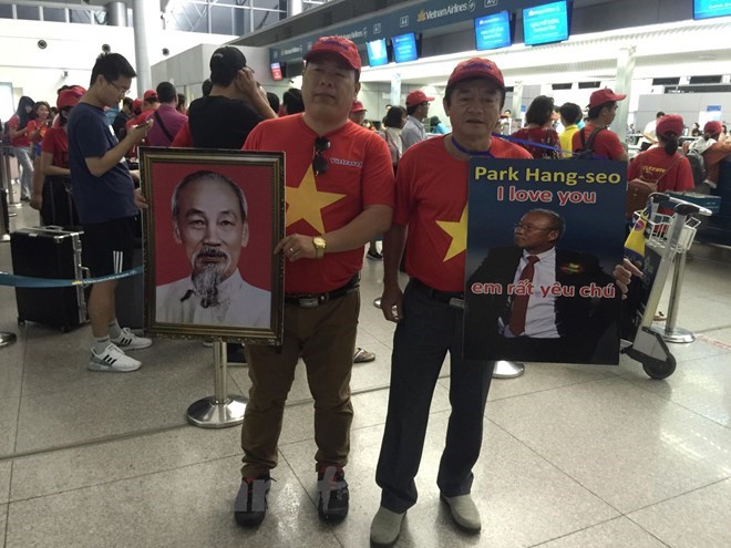 2 chuyến bay thẳng chở Tuyển Việt Nam và cổ động viên đi Philippines