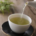 Uống trà thường xuyên giúp giảm nguy cơ bị gãy xương