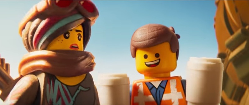 Trailer mở đầu bằng cảnh Wyldstyle phát hiện ra sự xâm lược của lũ Lego Duplo - một nhóm sinh vật ngoài hành tinh hung hãn với nhiệm vụ phá hủy mọi cấu trúc lego mà chúng thấy.