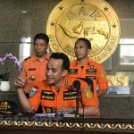 Đã vớt được 26 túi vật thể trong vụ rơi máy bay tại Indonesia