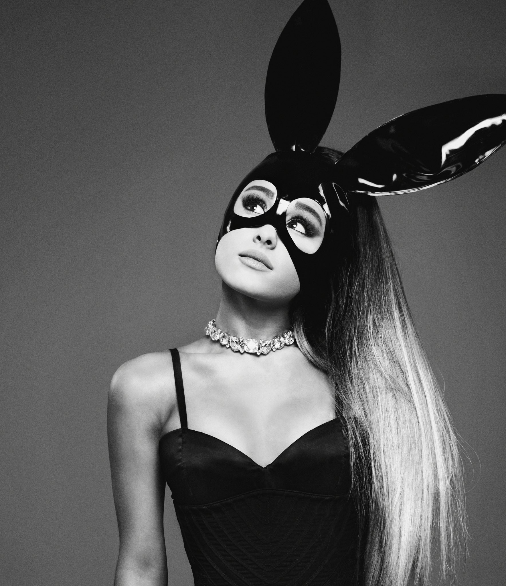 Ariana Grande ngay càng quyết liệt trong việc thay đổi phong cách.