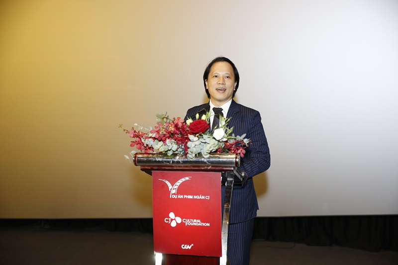 Ông Trần Nhất Hoàng – Phó Cục trưởng Cục Hợp tác Quốc tế, Bộ Văn hóa, Thể thao và Du lịch tham dự và phát biểu tại buổi lễ.