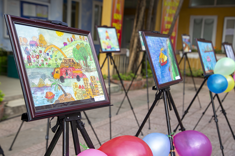Trong không khí đầy sôi động, Toyota Motor Việt Nam phát động cuộc thi vẽ tranh, mở ra cơ hội cho các em học sinh trung học thể hiện sự sáng tạo và khám phá thế giới nghệ thuật. Hãy cùng chúng tôi đón xem những bức tranh đẹp nhất trong cuộc thi này.