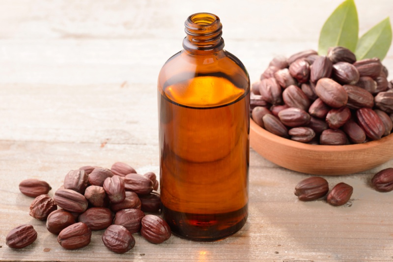 Vitamin E thiên nhiên và dầu jojoba chính là những dưỡng chất quý giá cho làn da.