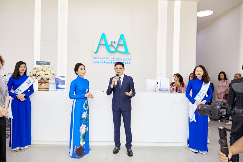 ThS-BS Trần Ngọc Sĩ phát biểu tại buổi khai trương trụ sở mới.