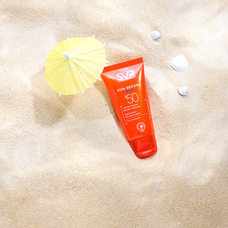 Kem chống nắng, che khuyết điểm Sun Secure Blur SPF50 - sản phẩm kết hợp giữa kem lót che khuyết điểm và kem chống 100% tia nắng, phù hợp cho mọi loại da. 