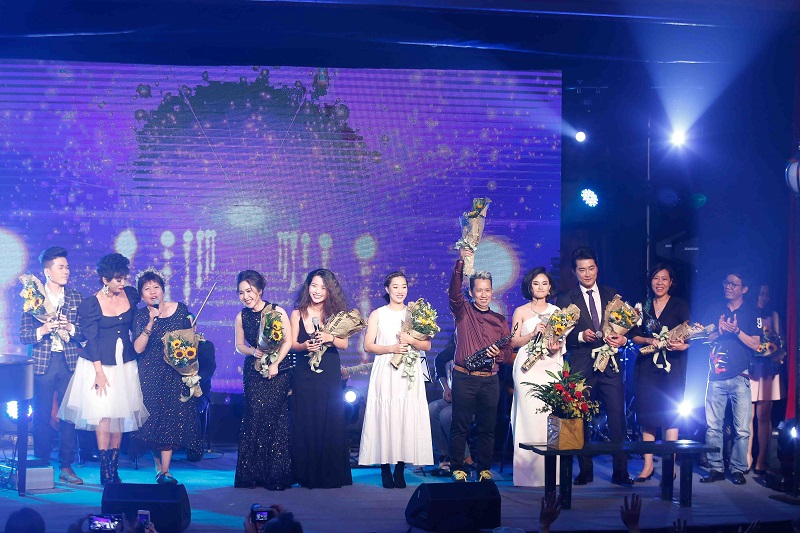 Festival Việt - Pháp năm 2018 với chủ đề "Chung một bầu trời" đã tổ chức lễ khai mạc tại sân khấu IDECAF.