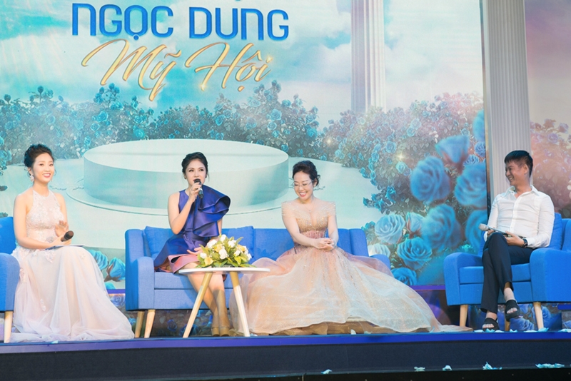 Phần giao lưu cùng các diễn giả với khách mời là đạo diễn Lê Hoàng.