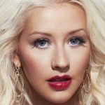 Không theo trào lưu sản xuất mỹ phẩm, Christina Aguilera ra mắt dụng cụ tạo kiểu tóc kết hợp với thương hiệu Lidl
