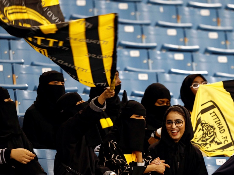Phụ nữ Ả Rập được xem các trận bóng đá tại sân vận động một cách "hợp pháp".