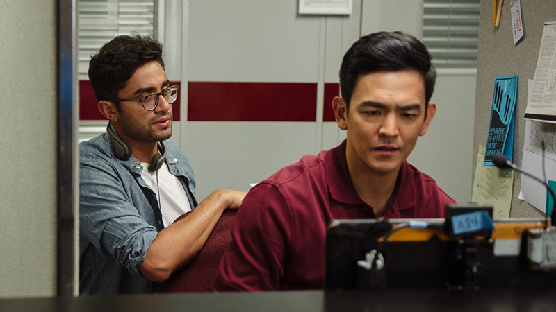  John Cho và Aneesh Chaganty trên phim trường "Searching".