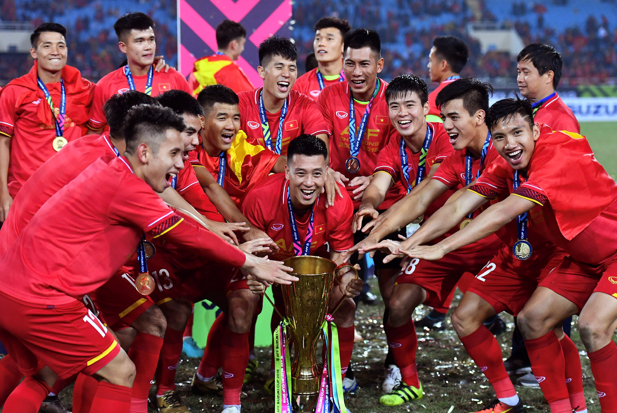 Việt Nam vô địch AFF Cup lần thứ 2: Đất nước thêm một đêm vui mất ngủ