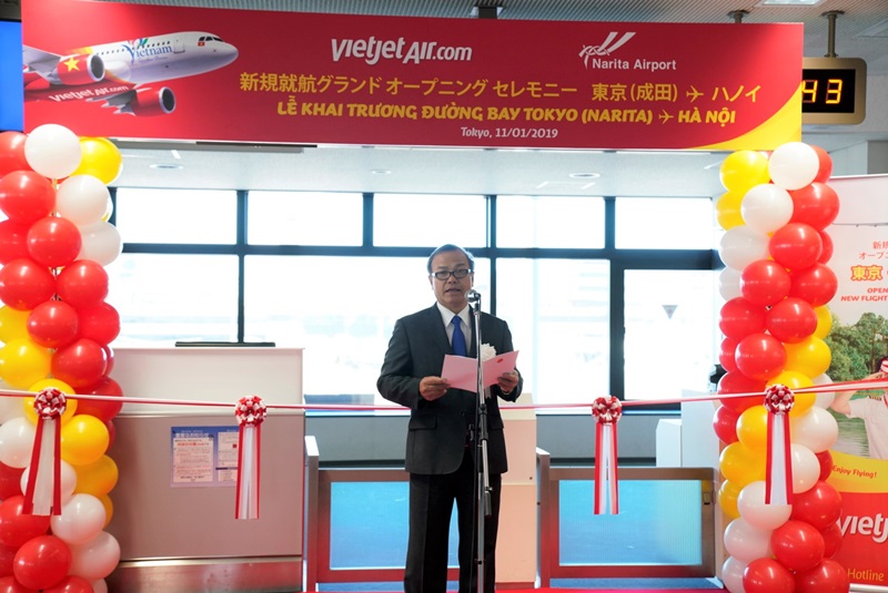 Đại sứ Việt Nam tại Nhật Bản - Ông Vũ Hồng Nam phát biểu chào mừng chuyến bay khai trương đường bay thứ 3 của Vietjet đến Nhật Bản, phục vụ nhu cầu đi lại tăng cao của người dân, thúc đẩy du lịch, giao thương và trao đổi văn hóa giữa hai nước.