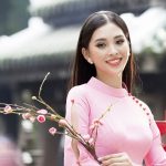 Hoa hậu Tiểu Vy hóa thành nàng thơ mới trong show diễn “Infinity” của NTK Adrian Anh Tuấn