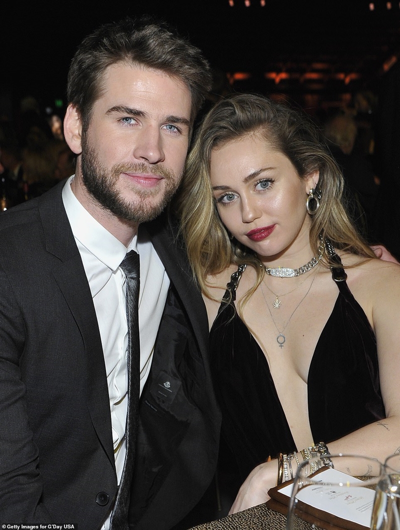 Điều công chúng tò mò nhất là cuộc sống sau hôn nhân của Liam và Miley, nam diễn viên không ngại ngần chia sẻ: “Chúng tôi đã yêu nhau được 10 năm rồi nên việc trở thành vợ chồng không có gì khác biệt so với trước đây. Tôi và Miley vẫn lãng mạn như những ngày đầu tiên, cảm giác còn hạnh phúc hơn trước.”