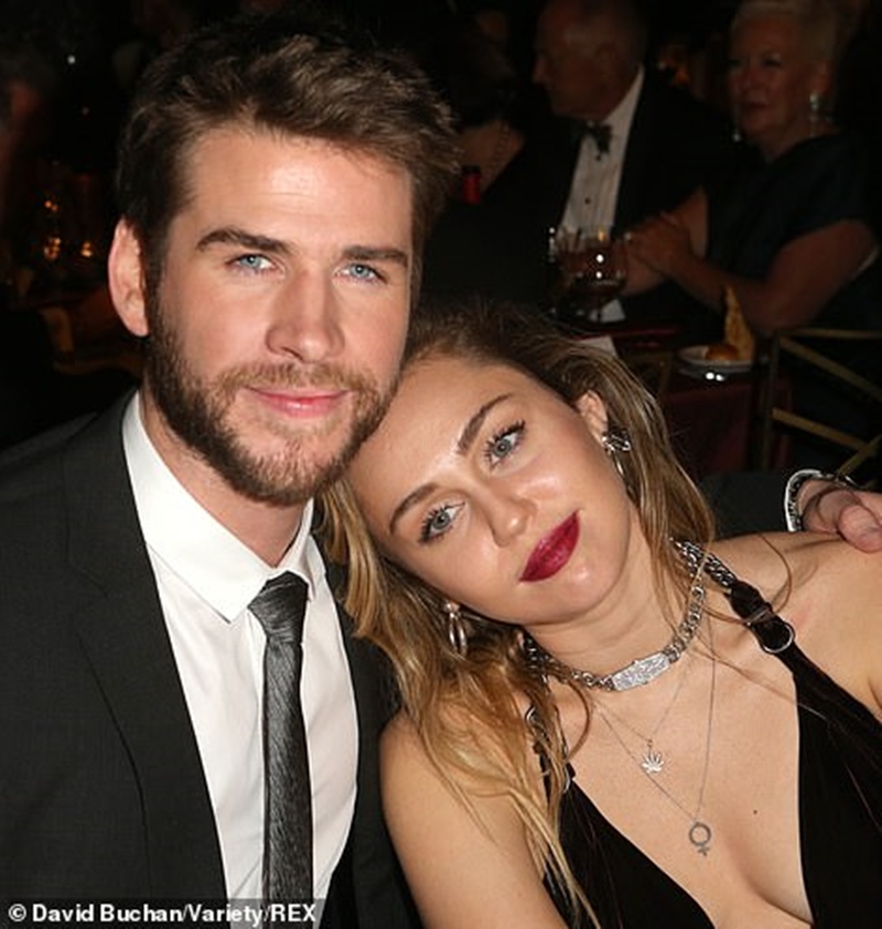  Tờ UsWeekly cũng tiết lộ Miley đang mang thai chỉ là tin đồn. Nhưng đó cũng là điều mà vợ chồng Liam đang mong chờ, sau bao lần tan - hợp, những đứa con sẽ là mảnh ghép hoàn hảo cho tổ ấm của cả hai.