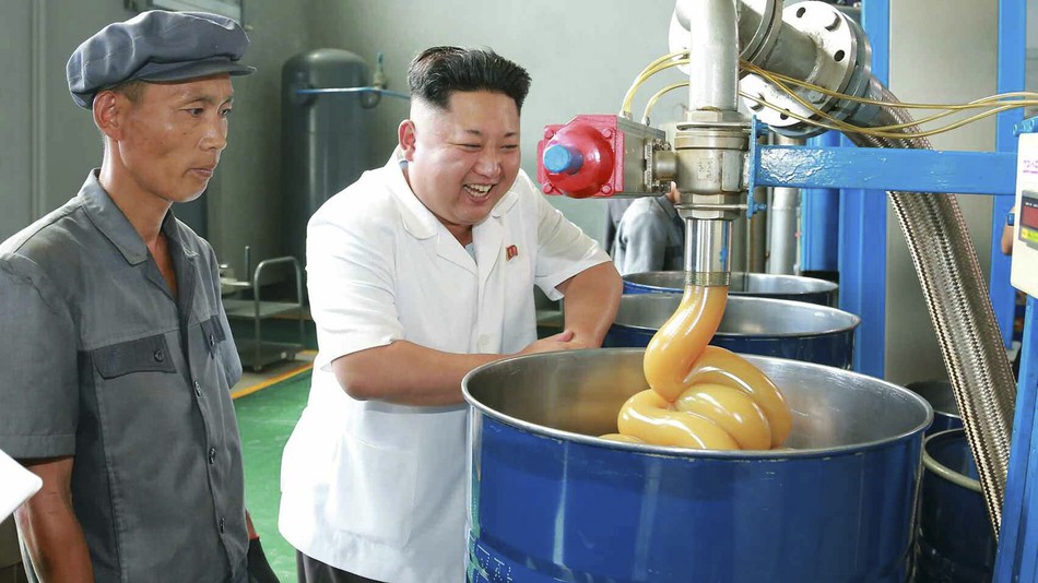 Chủ tịch Kim Jong-un thích bóng rổ và mê phô mai Thụy Sĩ
