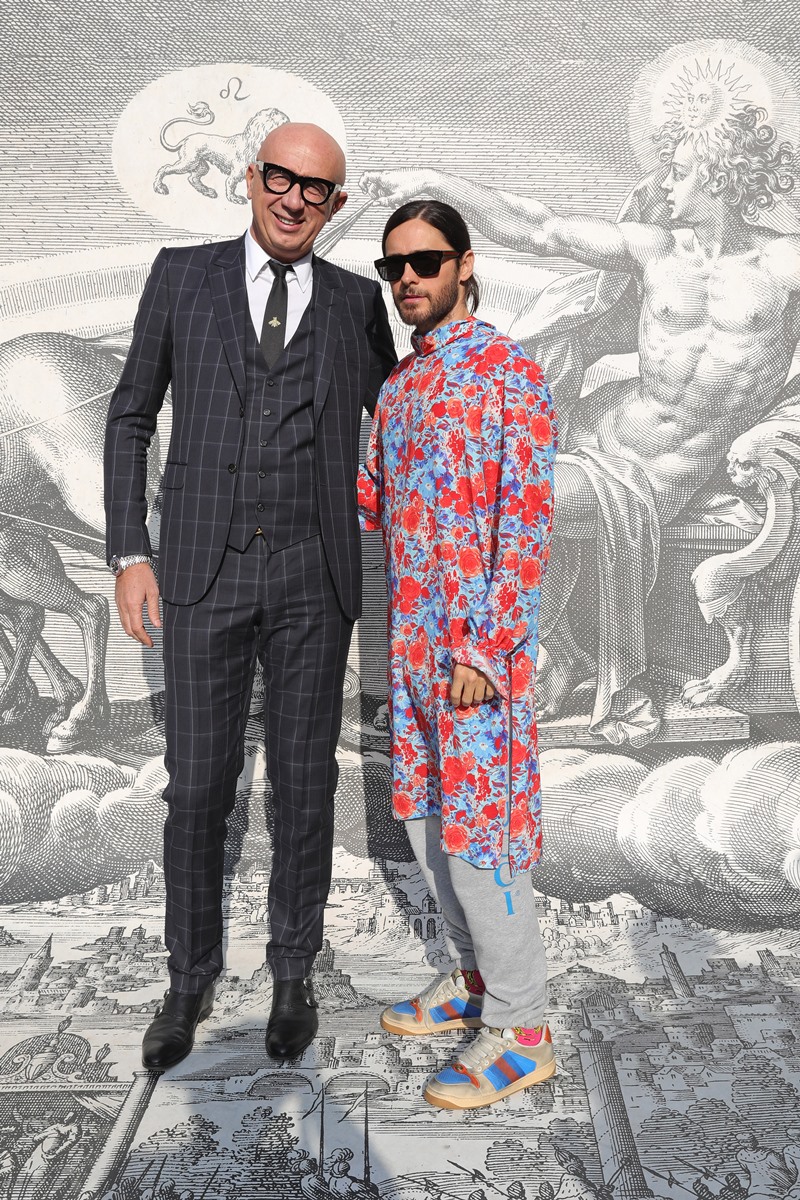 Jared Leto chụp hình cùng CEO của Gucci, ông Marco Bizzarri. 