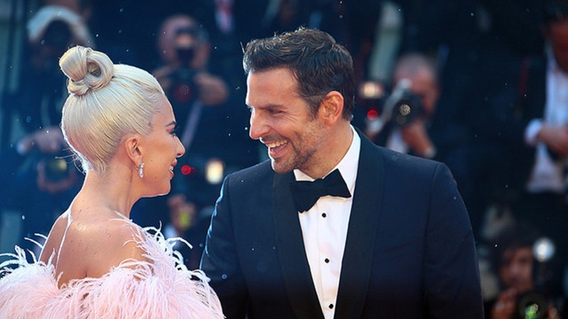 Lady Gaga x Bradley Cooper: Không còn là câu chuyện trên màn bạc