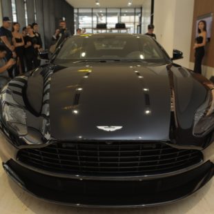 “Mãnh thú săn mồi” và “biểu tượng huyền thoại James Bond” của Aston Martin cập bến Việt Nam