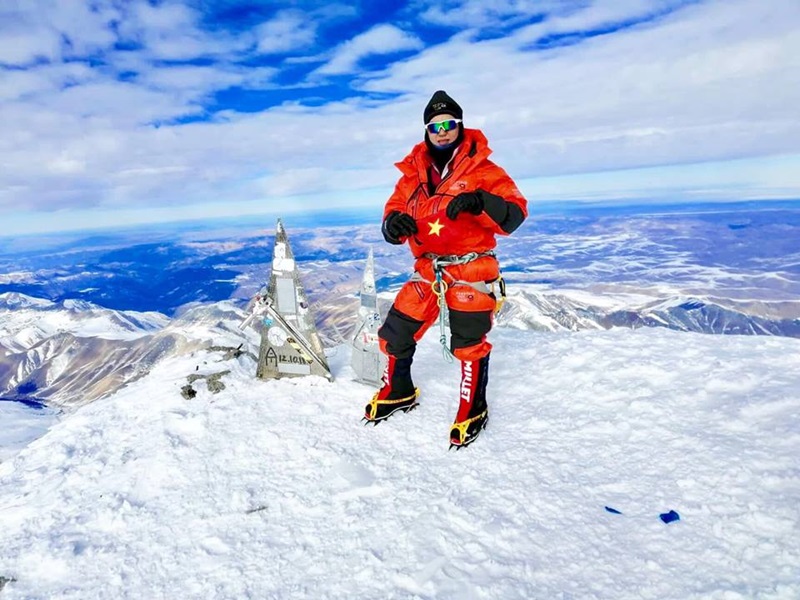 Nữ luật sư chinh phục thử thách không tưởng: Leo lên đỉnh núi cao nhất của 2 châu lục trong 20 ngày