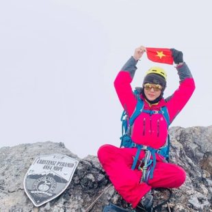 Nữ luật sư vượt qua thử thách không tưởng: Leo lên đỉnh núi cao nhất của 2 châu lục trong 20 ngày