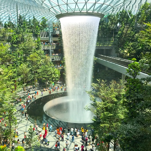 Theo chân travel blogger Travip khám phá “khu vườn ma thuật” Jewel tại sân bay Changi