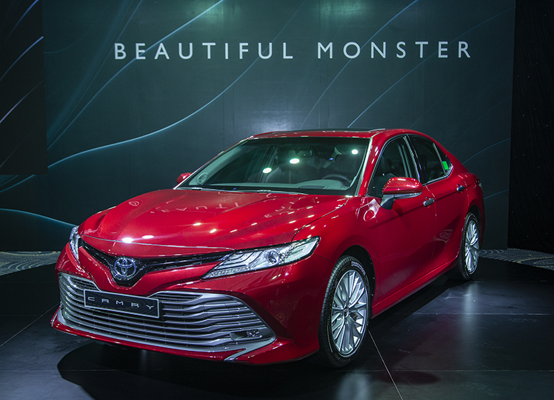 Toyota_Camry_2019