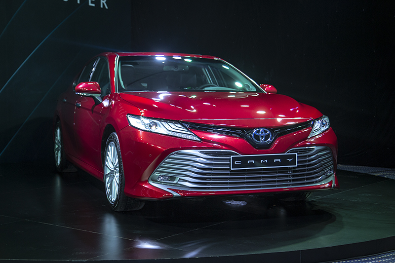 Toyota_Camry_2019