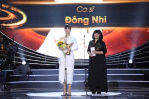 Giải Âm nhạc Cống hiến 2019 gọi tên Đông Nhi là “Ca sĩ xuất sắc của năm”