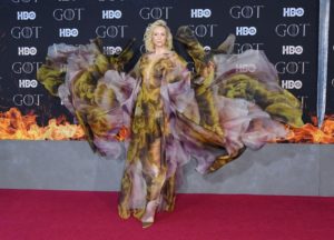 Gwendoline Christie xuất thần trên thảm đỏ quảng bá season cuối của “Game of Thrones”