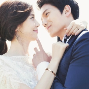 Bí quyết hôn nhân bền vững của Ji Sung – Lee Bo Young: Đi đâu làm gì cũng có nhau!
