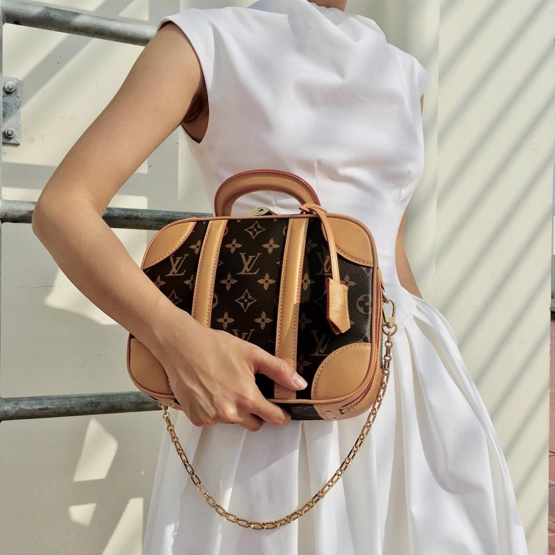 louis vuitton, mini luggage, châu bùi, khánh linh, the face