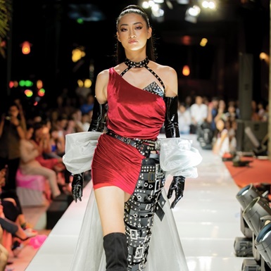 Hoa hậu Lương Thùy Linh lần đầu catwalk đã được chọn làm vedette