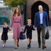 “Dâu trưởng” hoàng gia Anh Kate Middleton “đốn tim” người hâm mộ với đầm MICHAEL Michael Kors giá chưa đến 200 đô la
