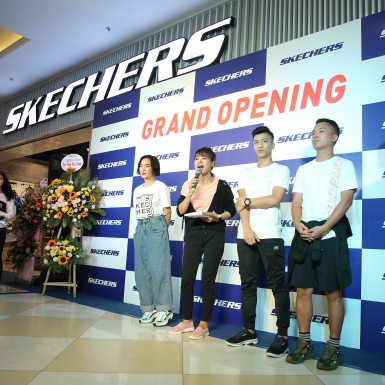 Justatee, Châu Bùi, Phan Văn Đức và Đỗ Kim Phúc tụ hội tại sự kiện khai trương cửa hàng mới của Skechers ở Hà Nội