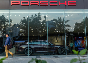 Cận cảnh phiên bản Porsche Panamera 4 Sport Tourismo đầu tiên tại Hà Nội