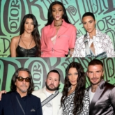 “Chị chị em em” nhà Kardashian đổ bộ hàng ghế đầu show Dior Men, ngồi cùng David Beckham, Maluma,…
