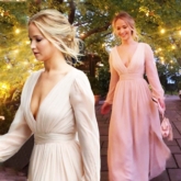 Ellie Goulding hóa thân thành cô dâu cổ điển với đầm cưới hiệu Chloé trong ngày cưới
